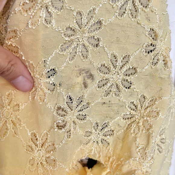 Covington Womens Blouse Size Large Floral Yellow Short Sleeve Embroidered Thread - Picture 15 of 16